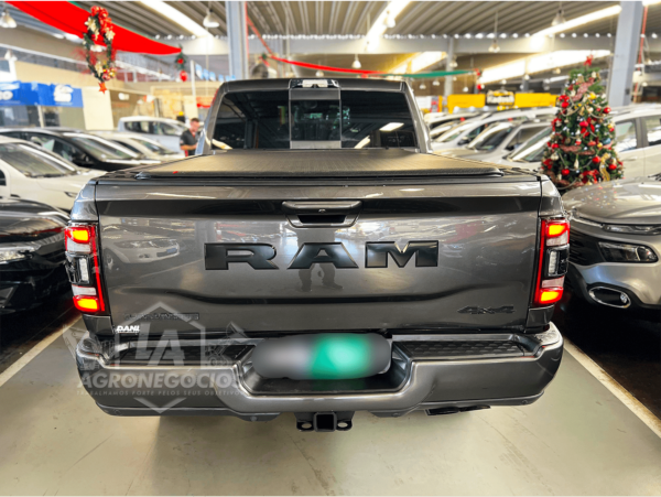 Dodge Ram 2500 Night E - Imagem 10